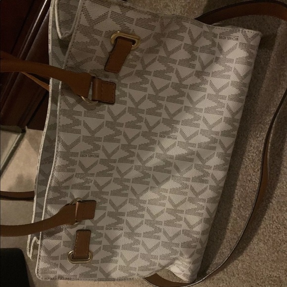 Michael Kors purse - Picture 4 of 5